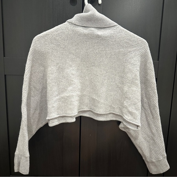 Aritzia Wilfred Free Naomi Cropped Wool Turtleneck Gray Sweater Size Medium - Picture 6 of 11